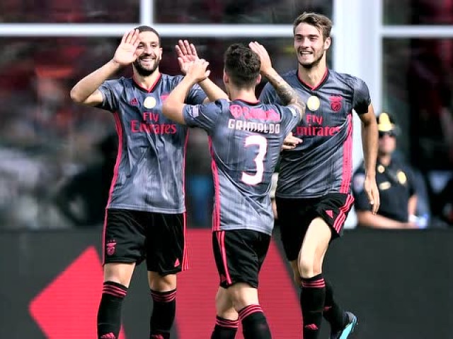  利物浦旧将弑旧主，维吉尔头槌制胜  