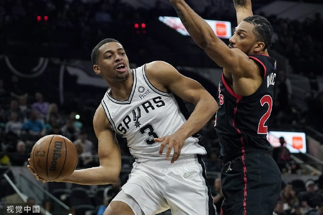  斯科蒂巴恩斯准三双猛龙击败黄蜂队