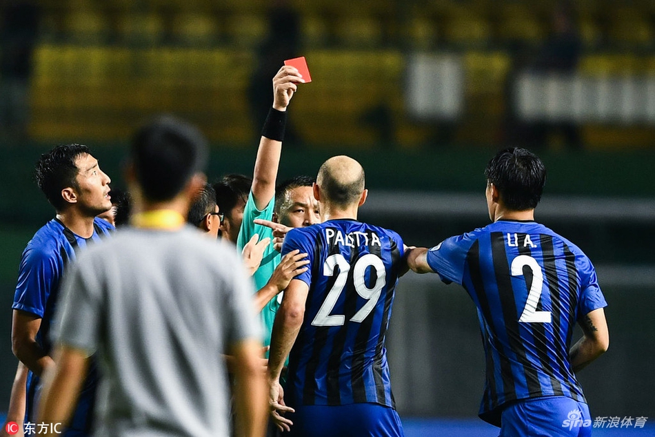 尼斯队长带伤出战激励全队,终场前点球绝杀锁定胜局